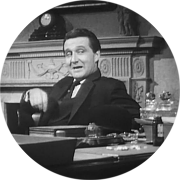 One-Ten, le suprieur de Steed, est moins teint que de coutume et parle le premier de gadget  propos de l'arme du crime.